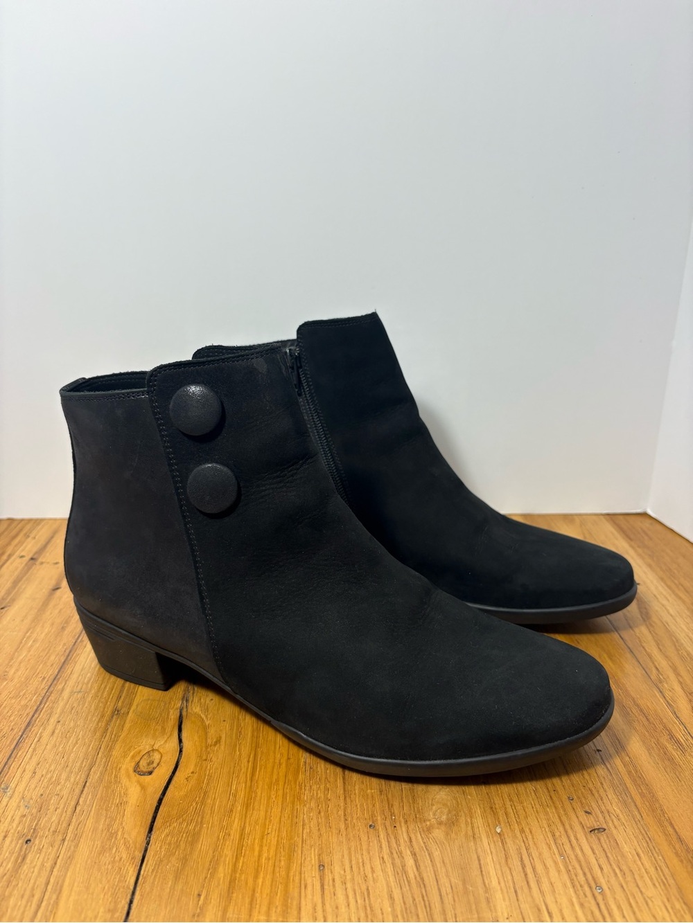 Hartjes XS || Walking Booties Black Suede 7.5